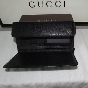 AUTHENTIC Gucci continental wallet